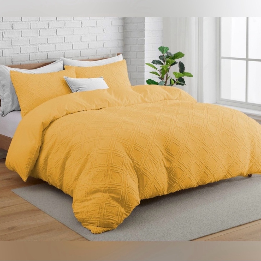 OEKO-TEX® certified yellow textured king size duvet cover and 2 pillowcases.